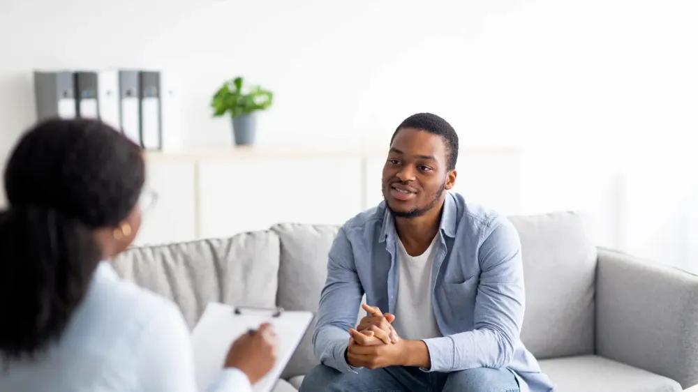 What are the first signs of bowel cancer?